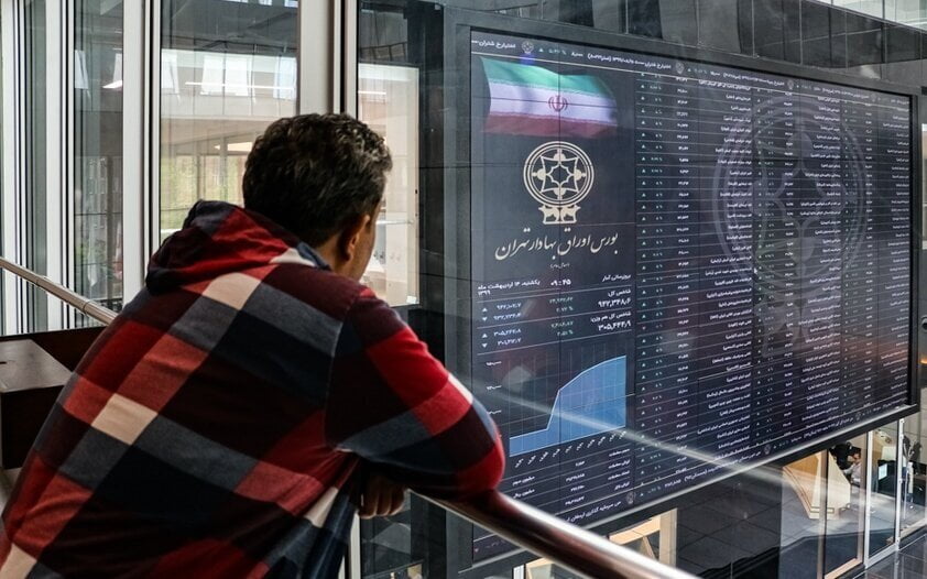 بورس بورس از دلار و خودرو عقب ماند!