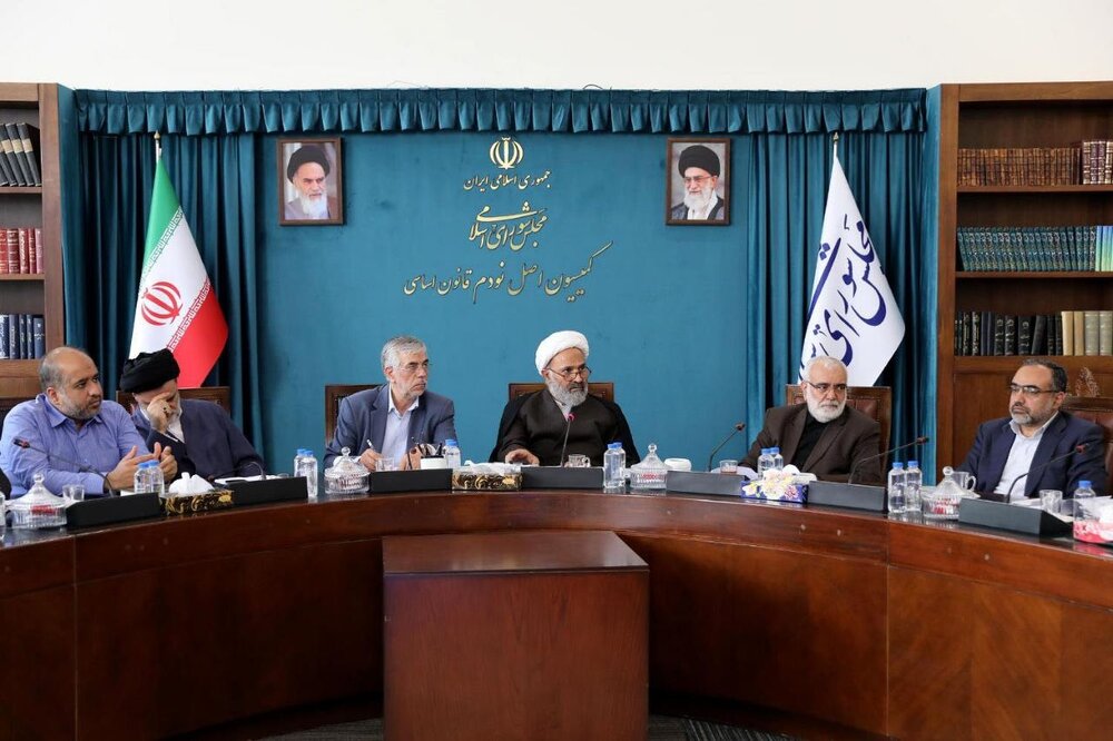 بهداشت خضریان: وزارت بهداشت ملزم به استفاده از تجهیزات پزشکی تولید شرکتهای دانش بنیان داخلی شد