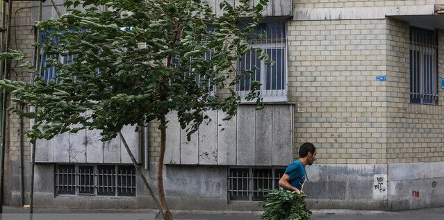 وزش باد شدید در جنوب و غرب تهران/ بارش باران در ارتفاعات