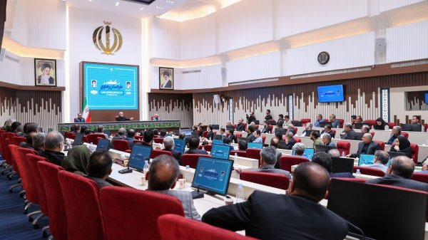 استان کشور «عصبانیت دوباره اروپاییها از یک شخصیت»، «اشباع ۱۰ استان کشور» و «توصیههای اخلاقی یک سیاستمدار»